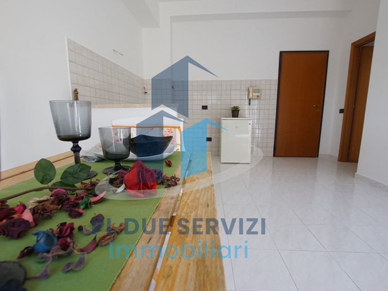 Trilocale in Vendita a Roma, zona Lunghezza, 114'000&euro;, 70 m²