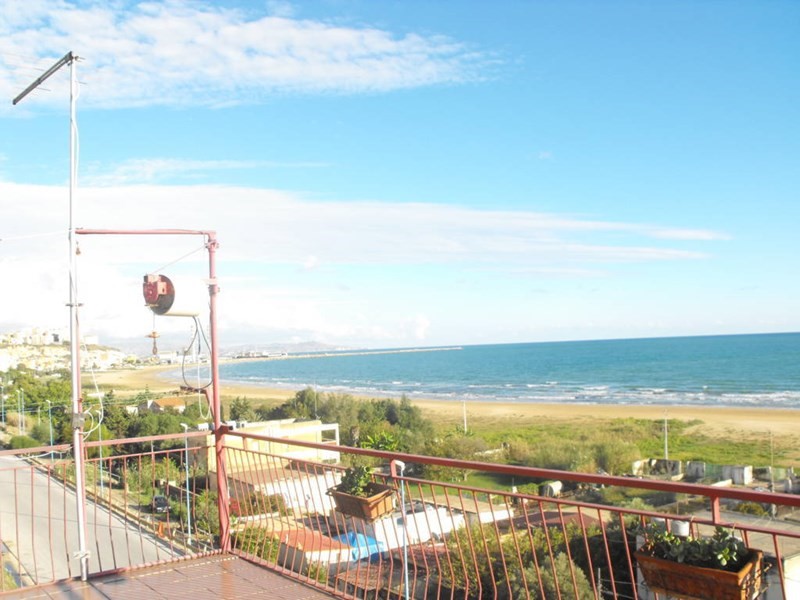 Appartamento in Vendita a Porto Empedocle, zona Lido Azzurro, 130'000€, 200 m²