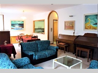 Appartamento in Affitto a Oristano, zona Centro Storico, 900€, 160 m², arredato