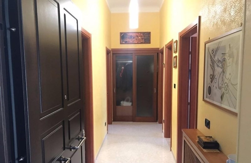 Trilocale in Vendita a Taranto, zona borgo, 95'000€, 100 m²