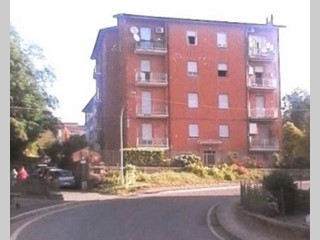 Quadrilocale in Vendita a Capranica, zona Capranica, 75'000€, 70 m², arredato