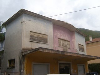 Immobile commerciale in Vendita a San Donato Val di Comino, zona Centro, 260'000€, 870 m²