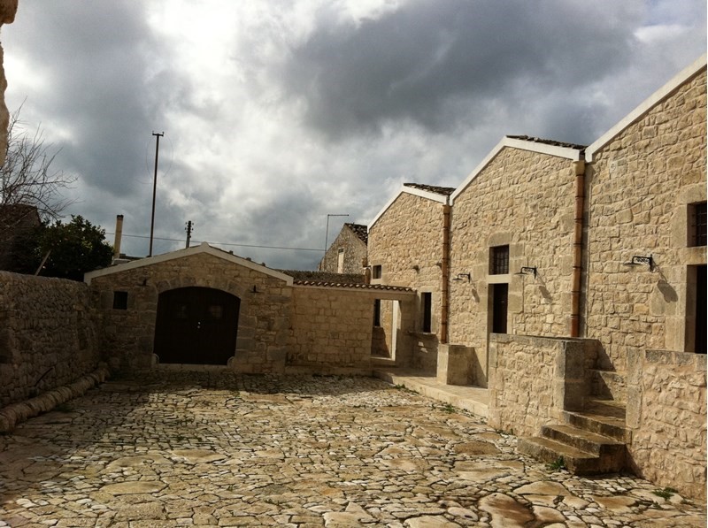 Casale in Vendita a Modica, 680'000€, 354 m², arredato