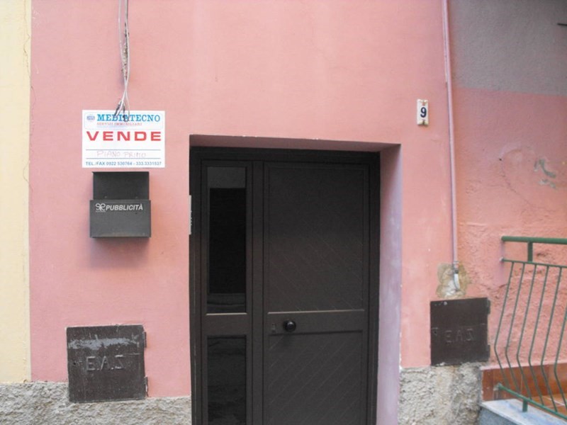 Quadrilocale in Vendita a Porto Empedocle, zona VIA LA MARMORA N.9, 25'000€, 80 m²