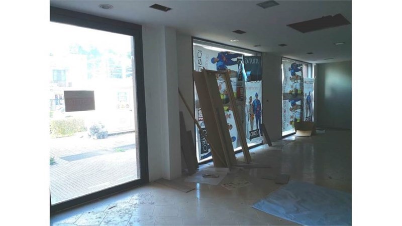 Immobile commerciale in Affitto a Siracusa, zona Viale Teracati, 2'500€, 250 m²