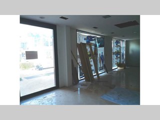 Immobile commerciale in Affitto a Siracusa, zona Viale Teracati, 2'500€, 250 m²