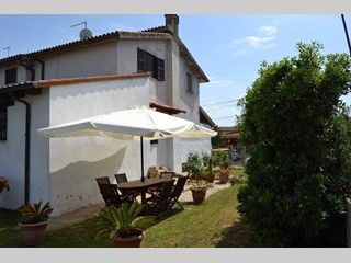 Villa bifamiliare in Vendita a Roma, zona Anguillara Sabazia RM, 170'000€, 110 m²