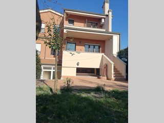 Villetta a schiera in Vendita a Roma, zona Cesano di Roma, 270'000€, 200 m²