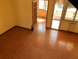 Appartamento in Vendita a Rieti, zona Quattrostrade/Micioccoli, 125'000&euro;, 95 m²