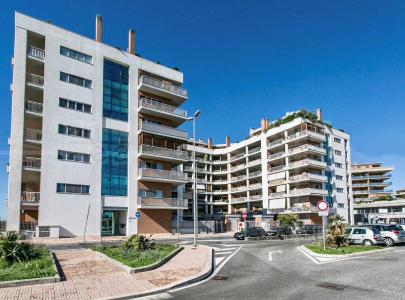 Trilocale in Vendita a Fiumicino, zona Parco Leonardo, 68 m²