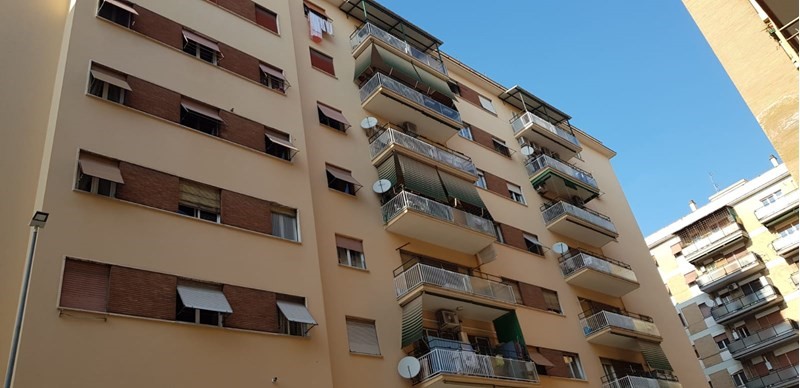 Monolocale in Vendita a Roma, zona CASAL BERTONE, 120'000€, 45 m²