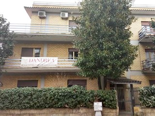 Appartamento in Vendita a Marino, zona SANTA MARIA DELLE MOLE, 299'000€, 150 m²