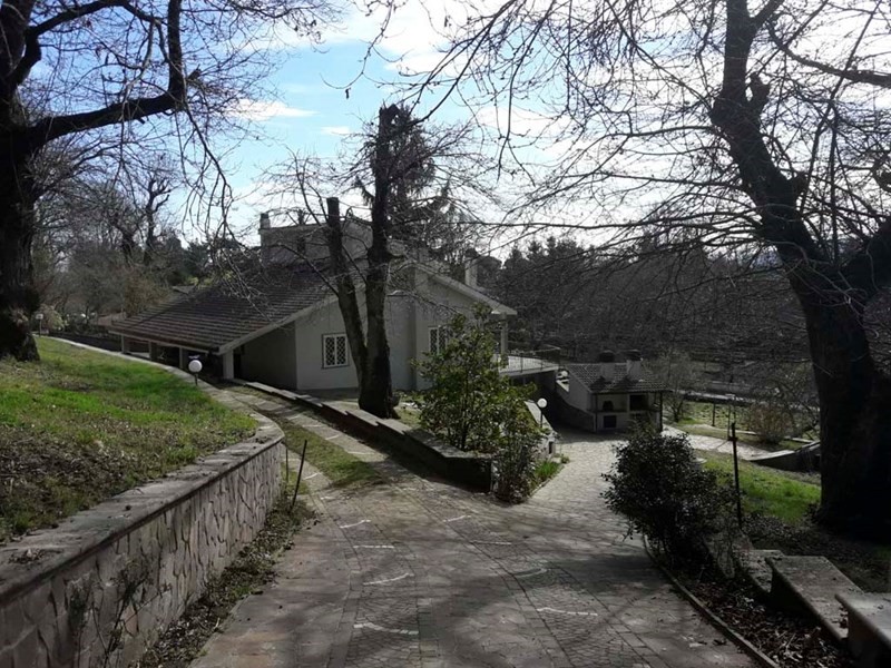 Villa in Vendita a Rocca Priora, zona AD.VIA MEDIANA, 355'000€, 350 m²