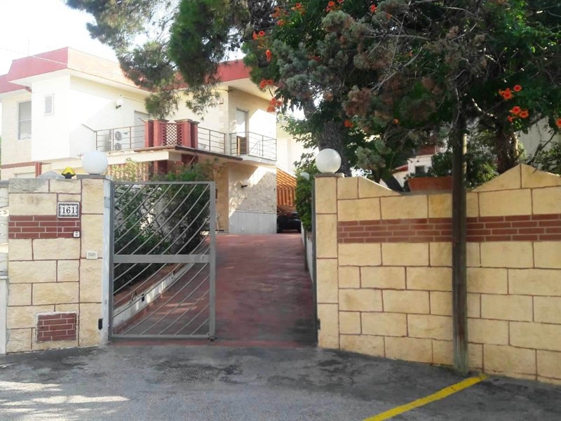 Villa in Vendita a Castellaneta, zona Marina di Castellaneta, 380'000€, 130 m²