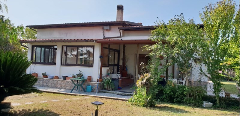 Casa Indipendente in Vendita a Aprilia, zona Fossignano, 135'000€, 100 m²