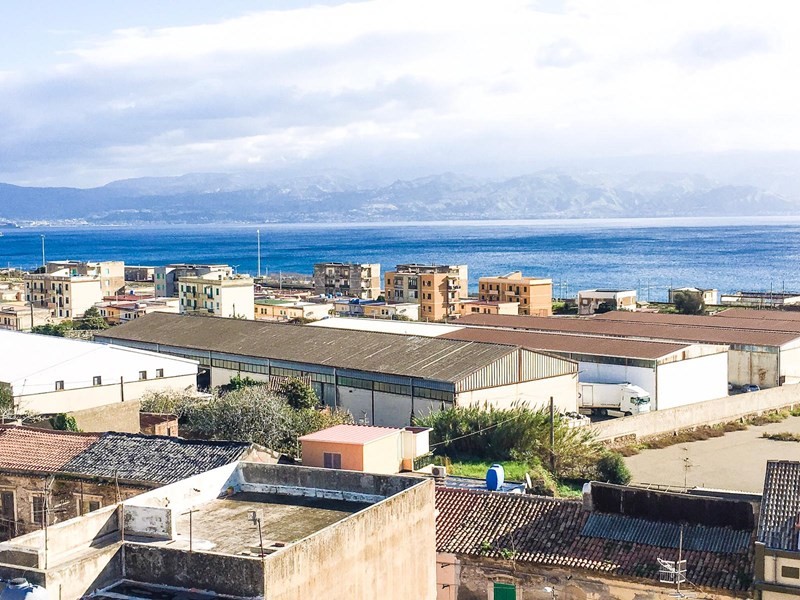 Quadrilocale in Vendita a Messina, zona Centro/Sud, 138'000€, 115 m²