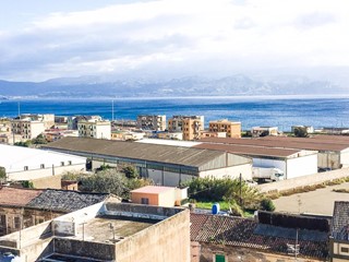 Quadrilocale in Vendita a Messina, zona Centro/Sud, 138'000€, 115 m²