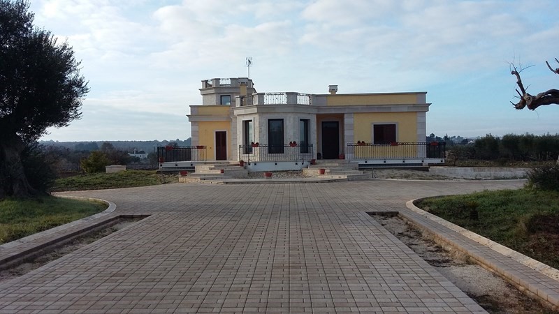 Villa in Affitto a Taranto, zona Martina Franca , 1'100€, 300 m², con Box