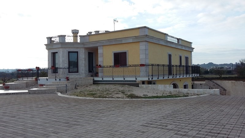 Villa in Affitto a Taranto, zona Martina Franca , 1'100€, 300 m², con Box