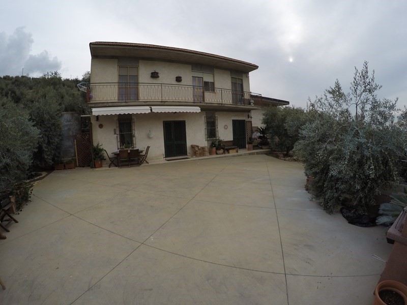 Casa Indipendente in Vendita a Sonnino, zona Capocroce, 200'000€, 150 m²