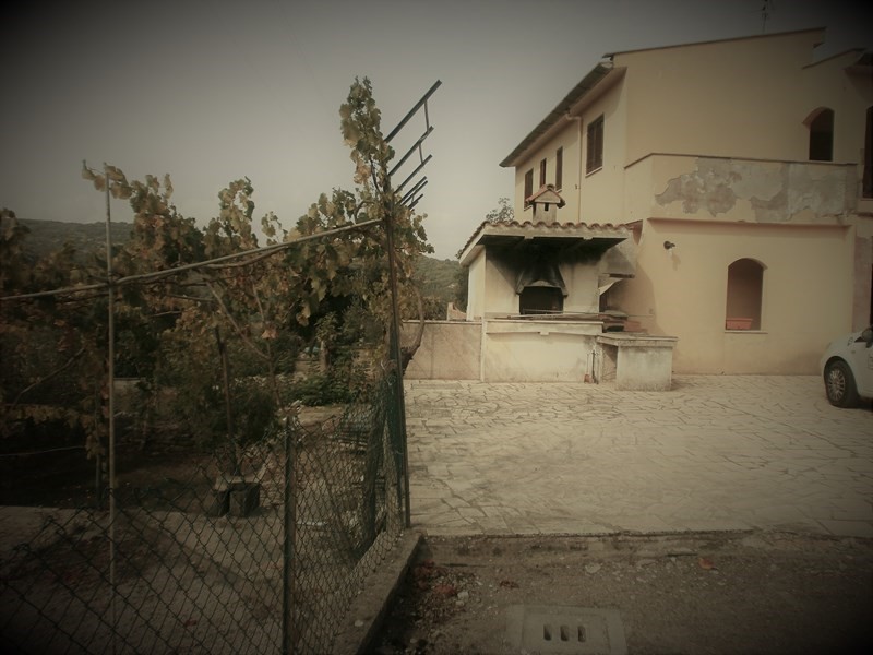 Appartamento in Vendita a Terracina, zona Camposoriano, 150'000€, 200 m²
