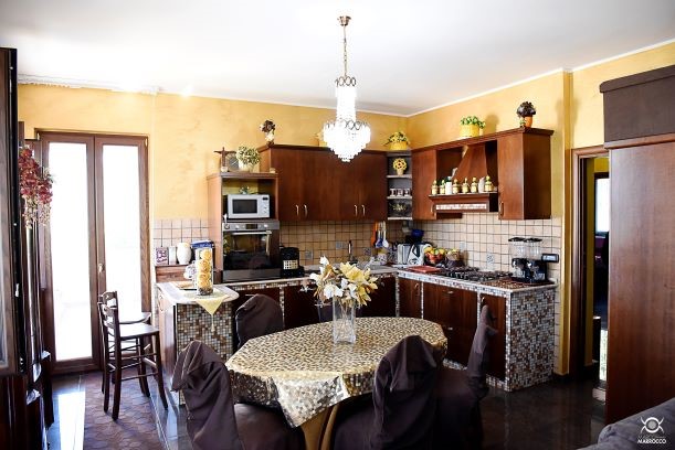 Villa in Vendita a Terracina, 380'000€, 120 m², con Box