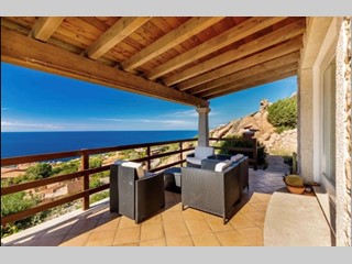 Villa in Vendita a Trinità d'Agultu e Vignola, zona Via La Sarrera, 550'000€, 129 m², arredato