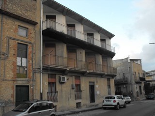 Appartamento in Vendita a Canicattì, zona Via Diaz 12, 255 m²