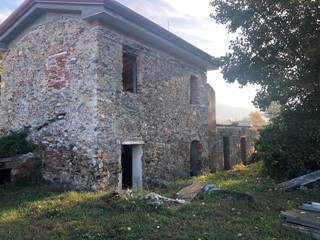Rustico in Vendita a Massa, zona Codupino, 220'000€, 800 m²