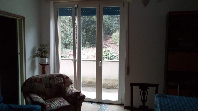 Trilocale in Vendita a Laveno Mombello, zona centrale, 48'000€, 80 m², arredato