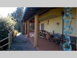 Villa in Vendita a Pietrasanta, zona CAPEZZANO MONTE, 650'000€, 130 m², arredato