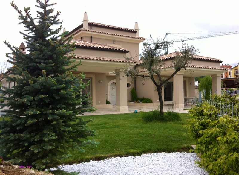 Villa in Vendita a Terni, 1'000'000€, 450 m², con Box