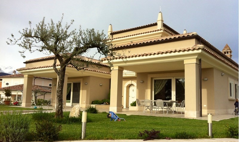 Villa in Vendita a Terni, 1'000'000€, 450 m², con Box