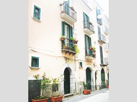 Casa Indipendente in Vendita a Campagna, zona centro, 140'000€, 200 m²