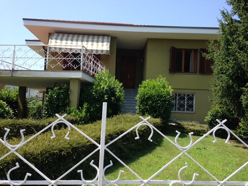 Villa in Vendita a Trino, zona Residenziale, 340'000€, 250 m², arredato