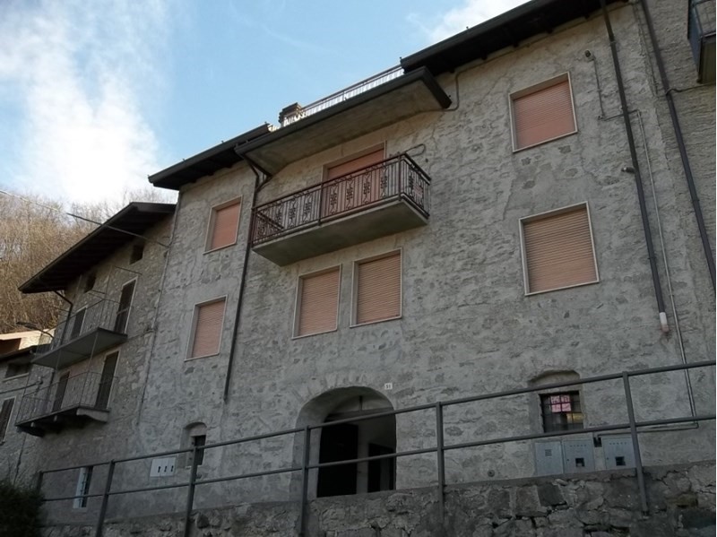 Appartamento in Vendita a Bienno, zona Borgo di Prestine Via Crocedomini 51, 98'000€, 90 m²