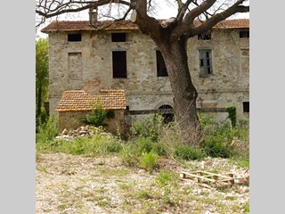 Casale in Vendita a Todi, zona Vocabolo La Gobba, 220'000€, 510 m²