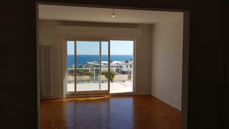Appartamento in Affitto a Sanremo, zona Centro, 2'000€, 165 m²