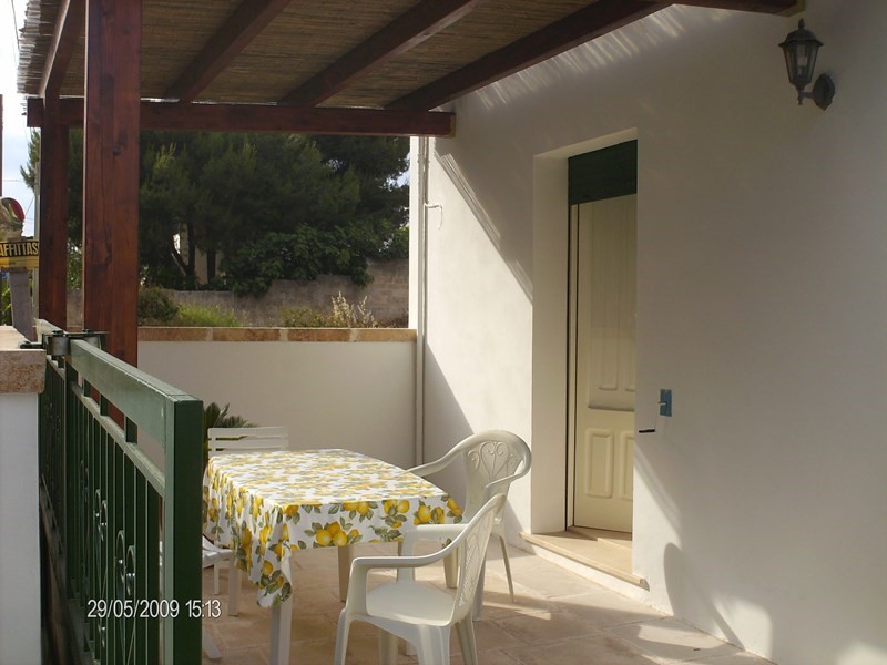 Casa Indipendente in Affitto a Castrignano del Capo, zona marina di Felloniche e marina di San Gregorio , 350€, 65 m², arredato