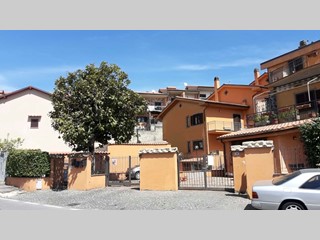 Villa in Vendita a Rocca Priora, 290'000€, 180 m²