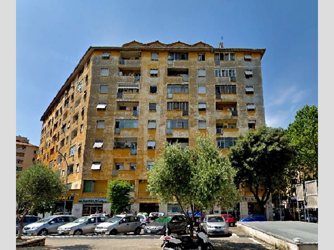 Trilocale in Vendita a Roma, zona Don bosco, 172'500€, 102 m²