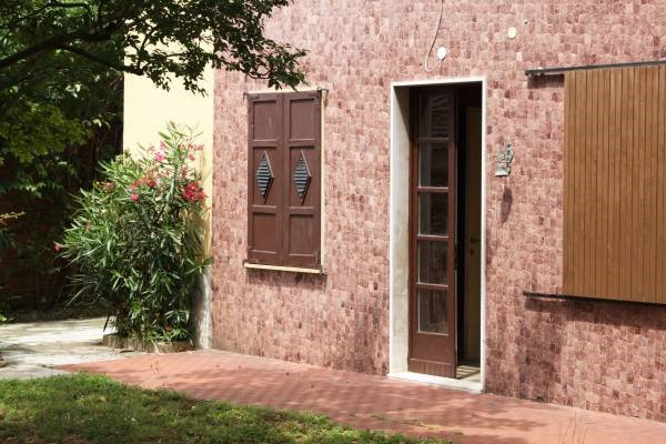 Villa in Vendita a Alessandria, zona San Giuliano Nuovo, 425'000€, 345 m²