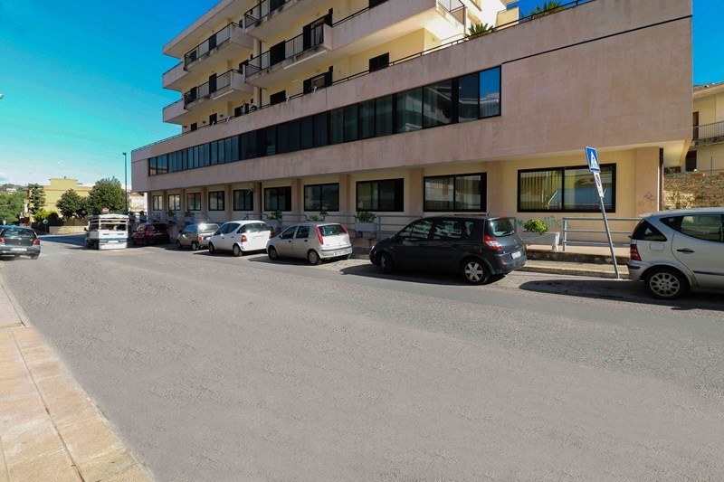 Immobile commerciale in Vendita a Modica, zona Sacro Cuore, 1'900'000€, 1100 m²
