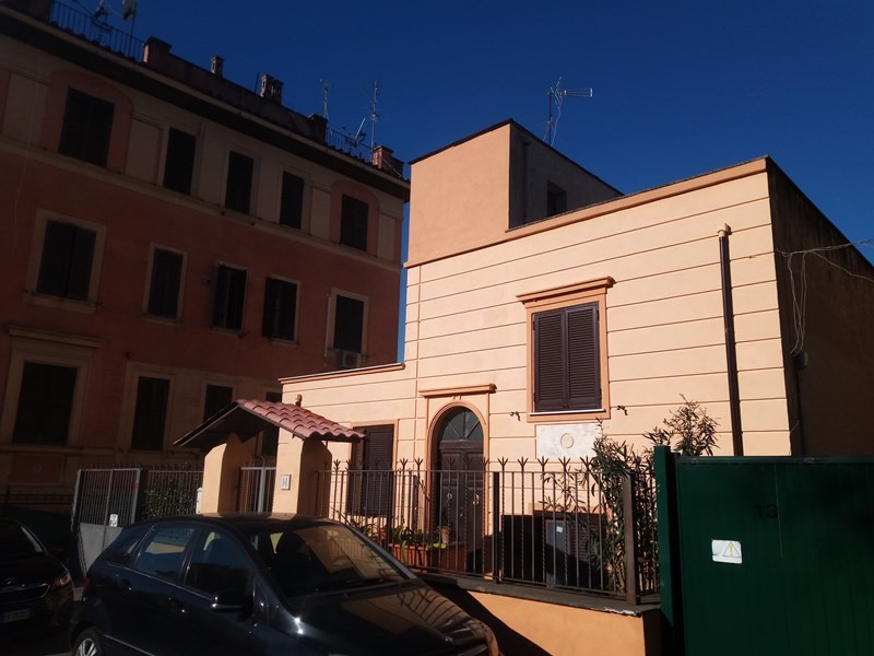 Casa Indipendente in Vendita a Roma, zona quadraro vecchio, 399'000€, arredato