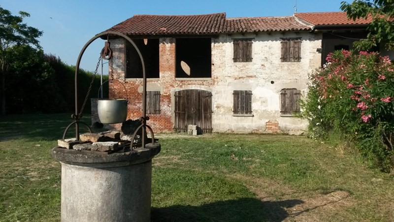 Rustico in Vendita a Padova, zona Mandria, 98'000€, 200 m²