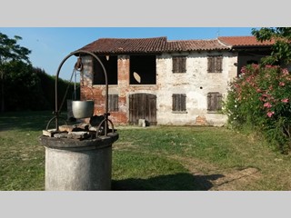 Rustico in Vendita a Padova, zona Mandria, 98'000€, 200 m²