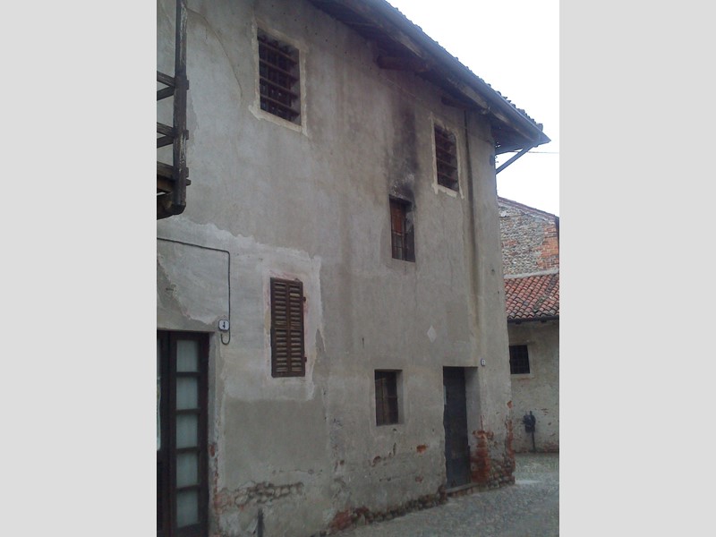 Casa Indipendente in Vendita a Carpignano Sesia, zona CENTRO, 19'000€, 105 m²