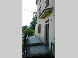 Casale in Vendita a Alto Reno Terme, 42'000€, 100 m², arredato