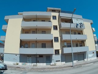 Appartamento in Vendita a Francavilla al Mare, zona Sud 100 metri dal Mare, 180'000€, 105 m², con Box