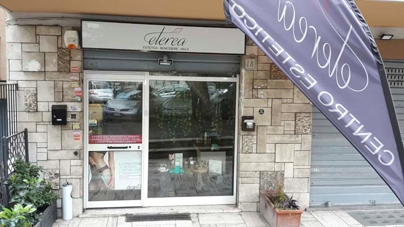 Attività commerciale in Vendita a Roma, zona QUADRARO, 12'000€, 28 m², arredato